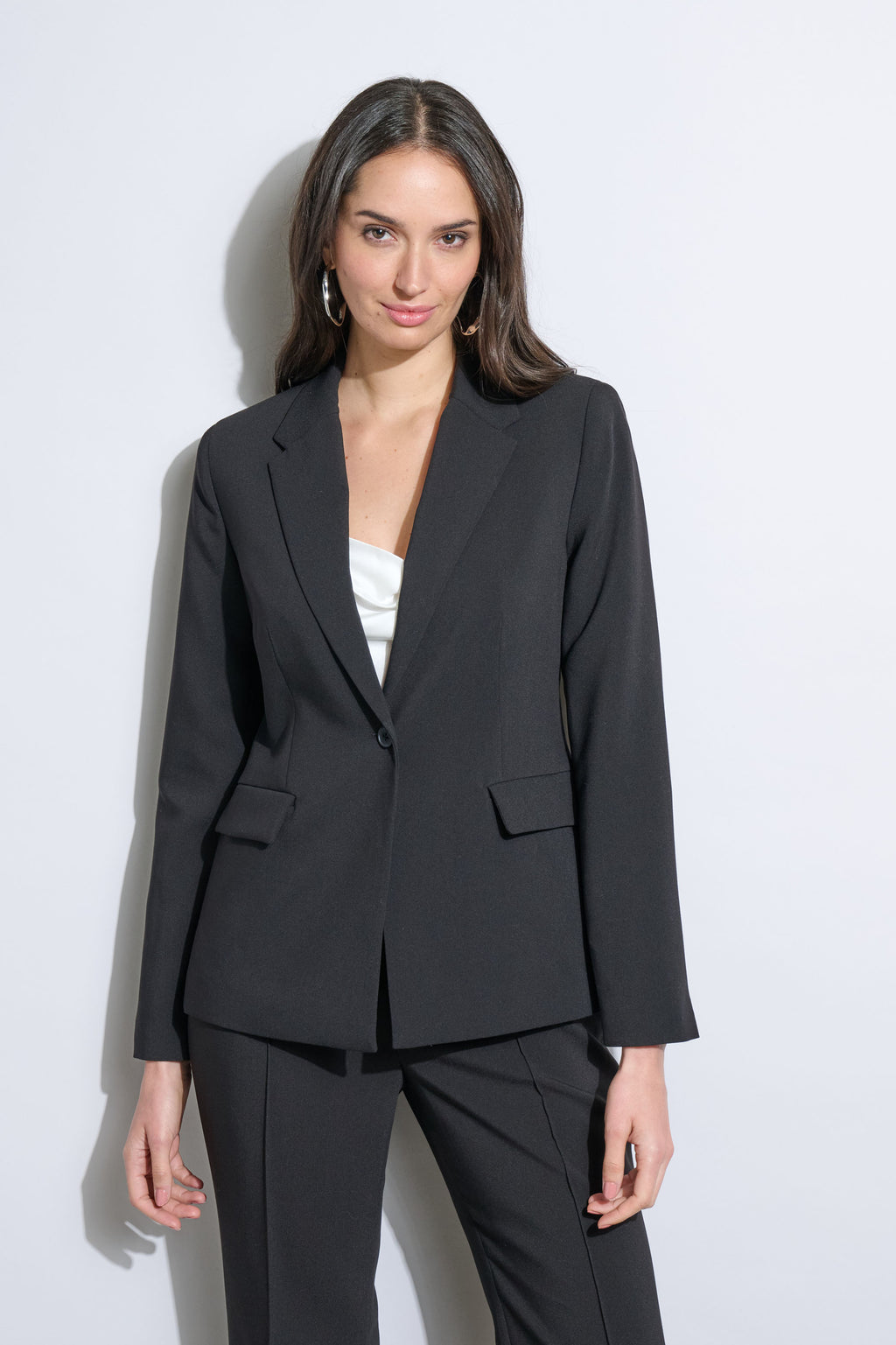 Tahari short clearance sleeve suit
