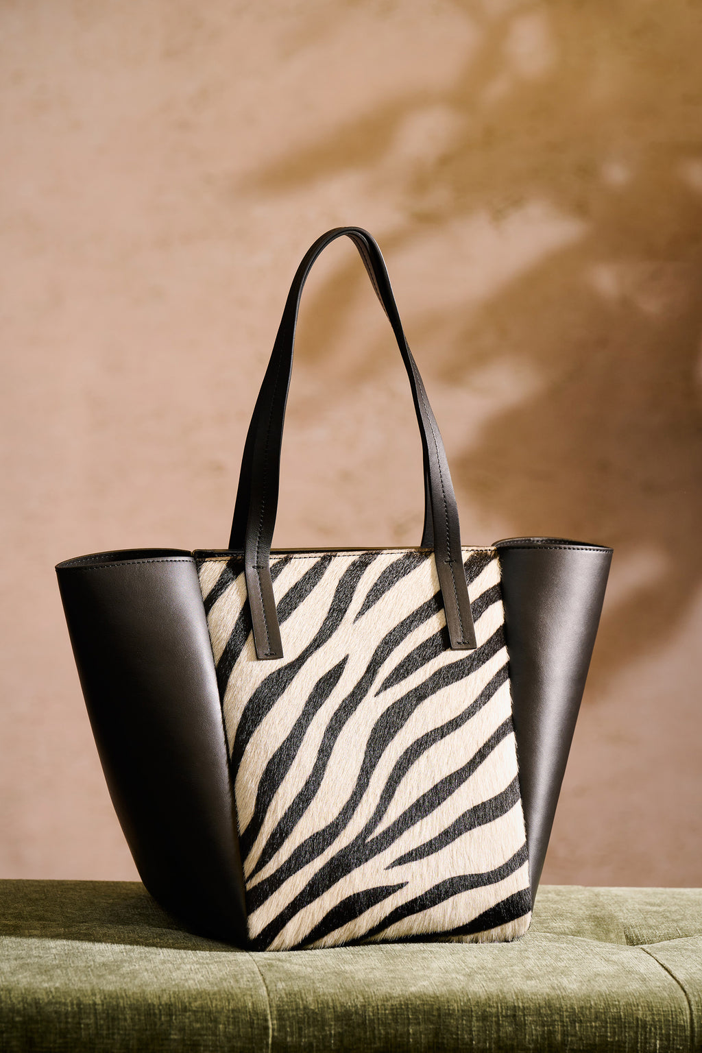 Zebra tote shop