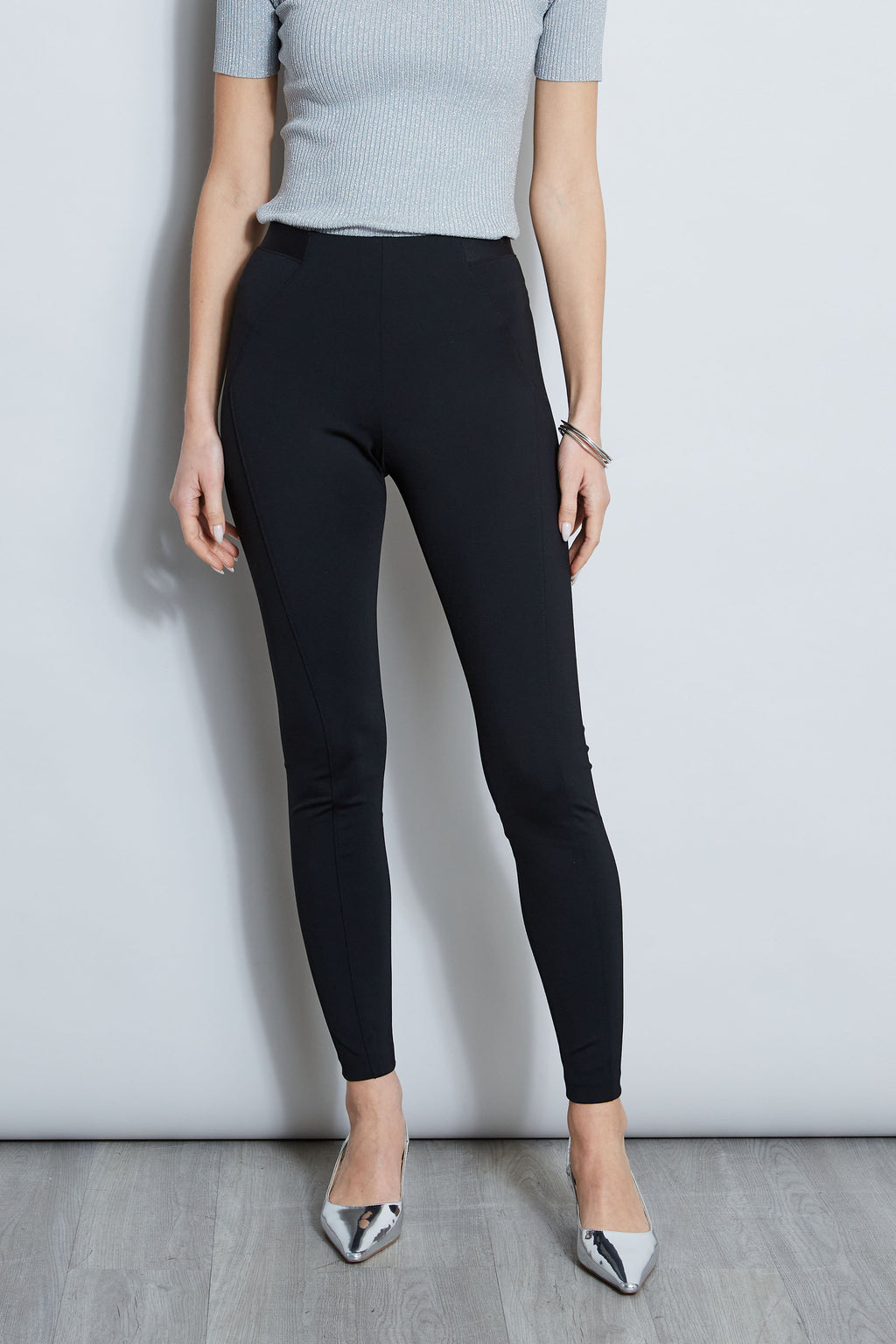 Black ankle length leggings top