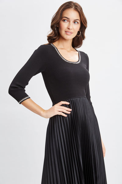 Contrast Trim Pleated Dress Image 4