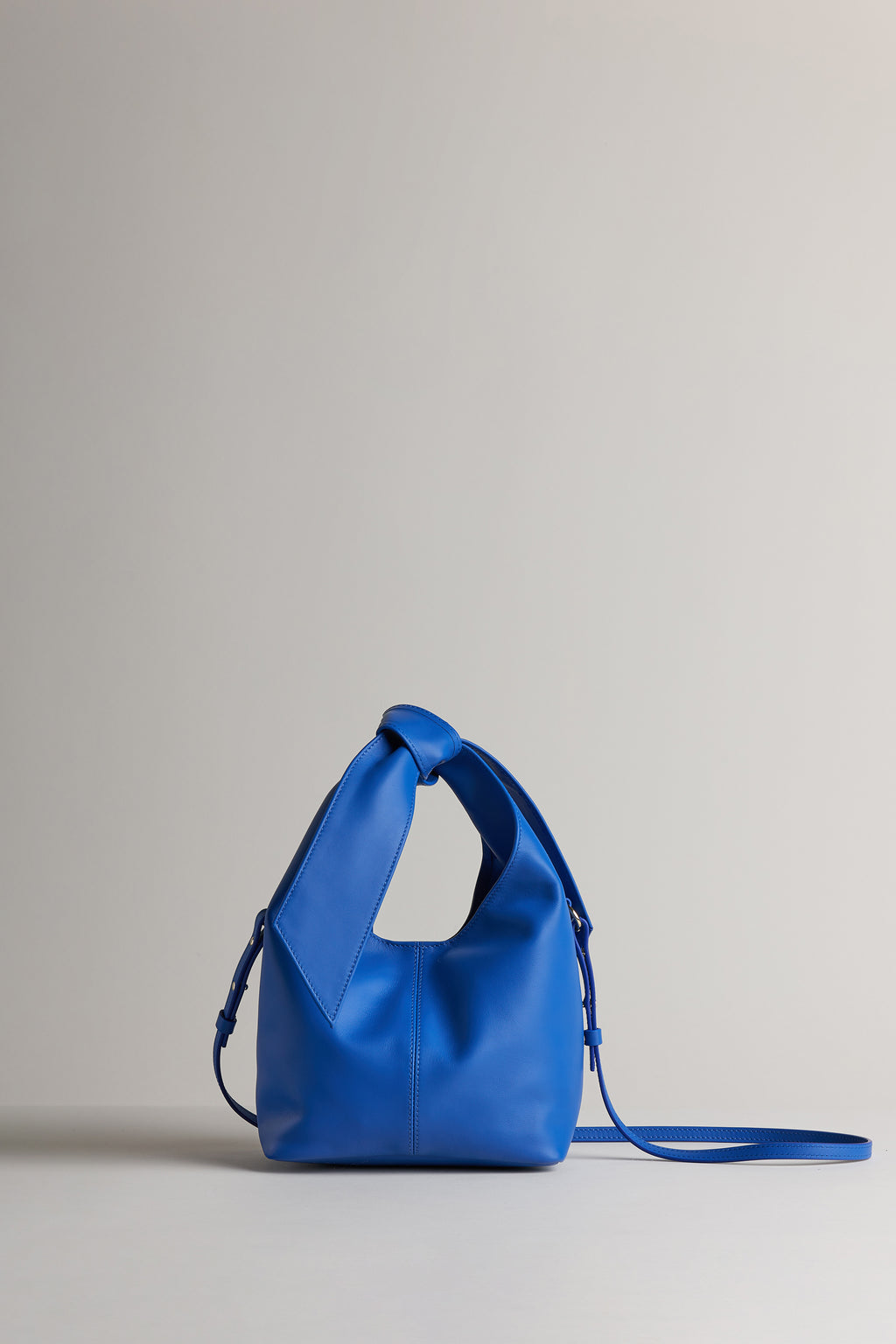 Banana Bag in Neutral Blue Leather Zipper. Adjustable 