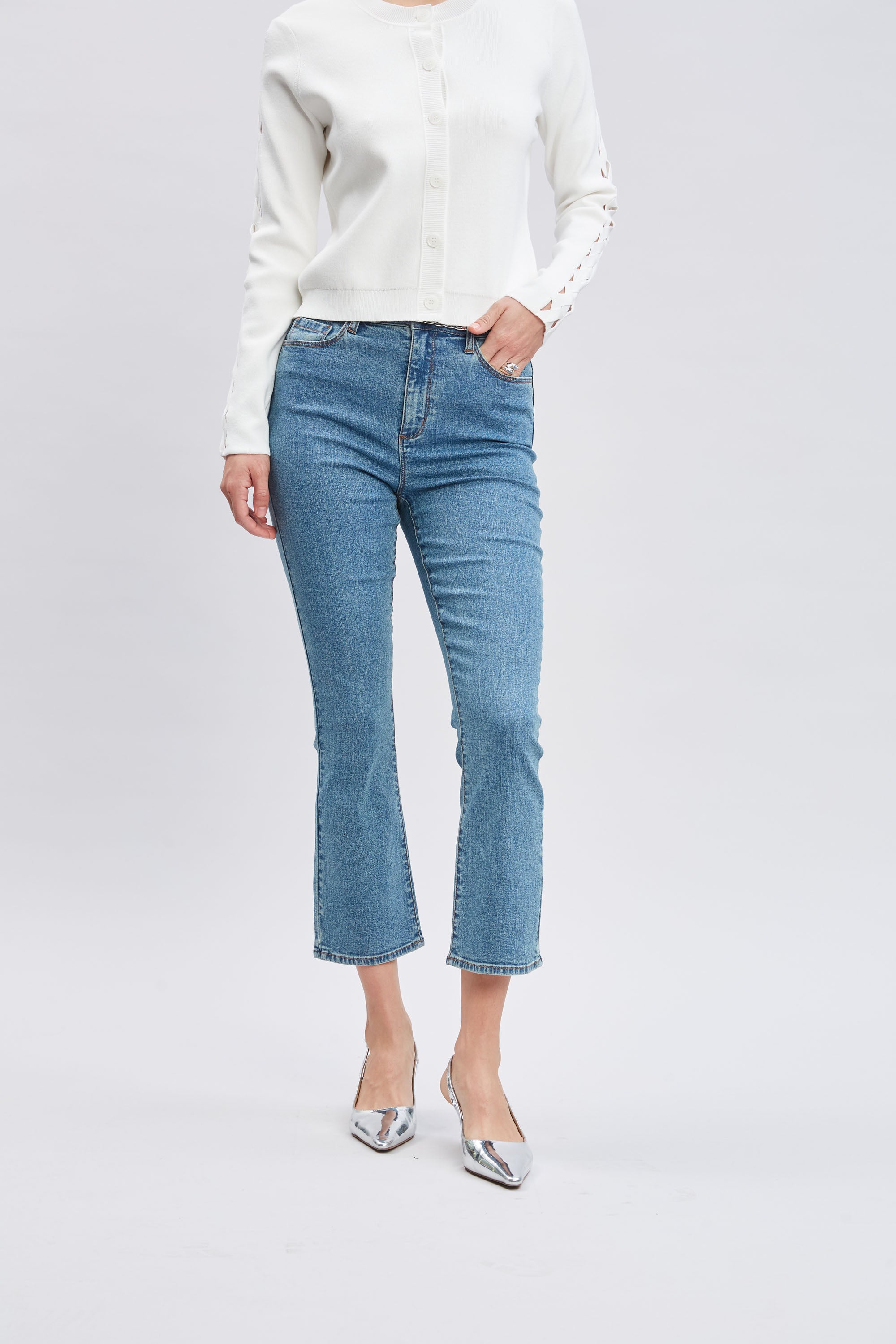 Micro Flare Cropped Jeans