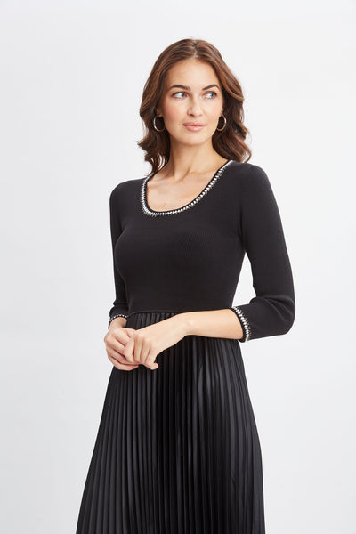 Contrast Trim Pleated Dress Image 2