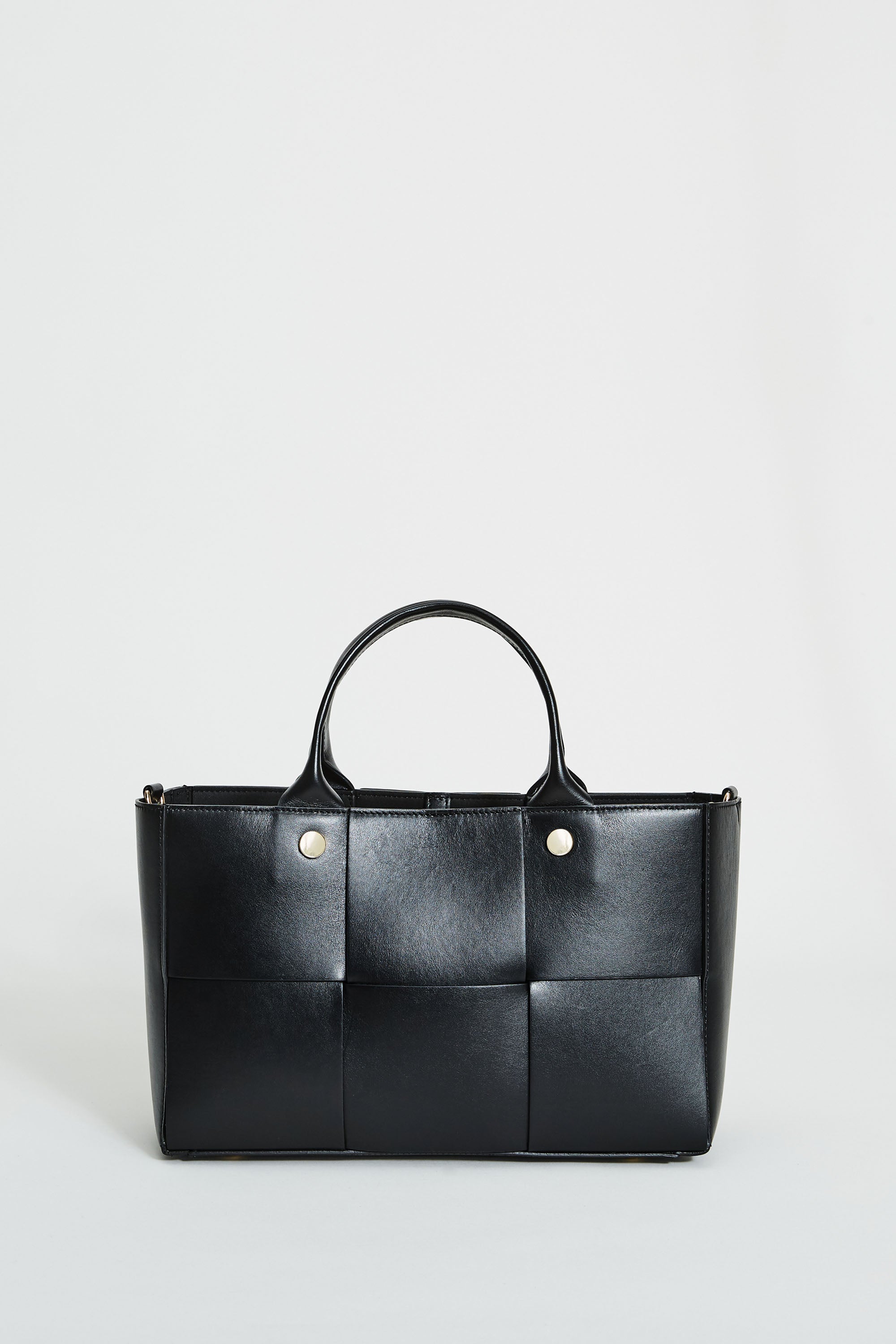 W4R4T104_WEAVE_HANDBAG_BLACK_M